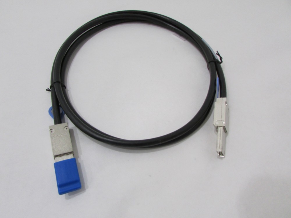 Sun Oracle 530-3883-01 External Mini SAS SFF-8088 4X Cable 2m - usato