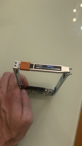 EMC 303-106-002D 2.5 SAS SATA HDD Caddy Tray with Interposer - Image 3